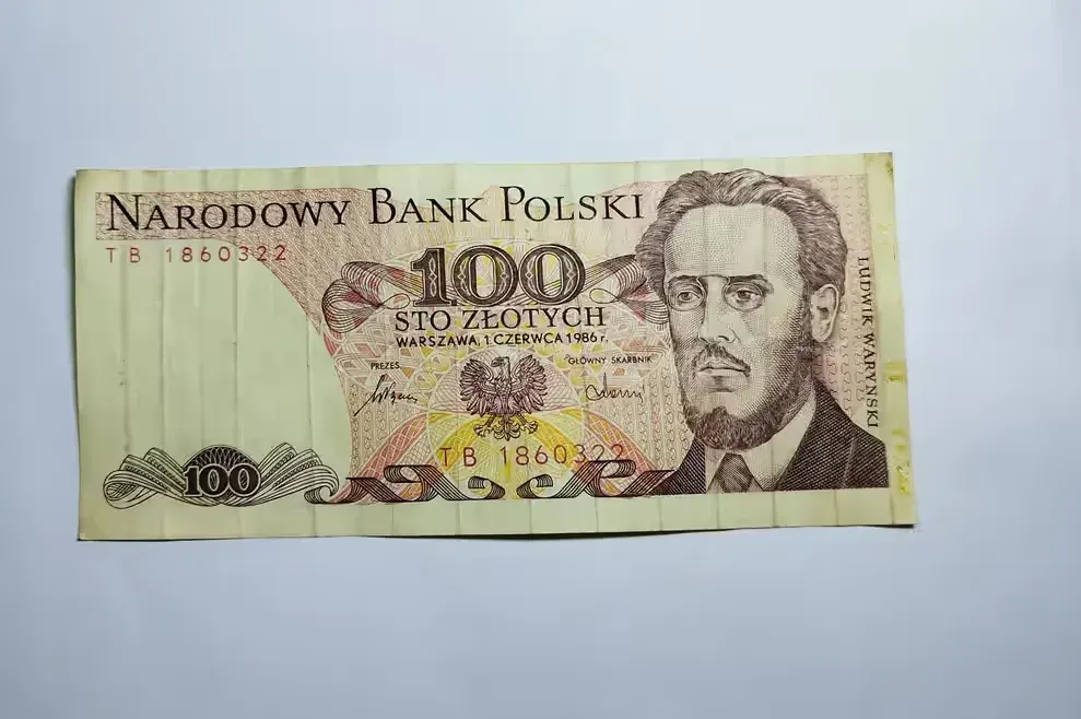 100 zł PRL z nierównym marginesem. — praca twórcy Danuta na Freshwall Marketplace