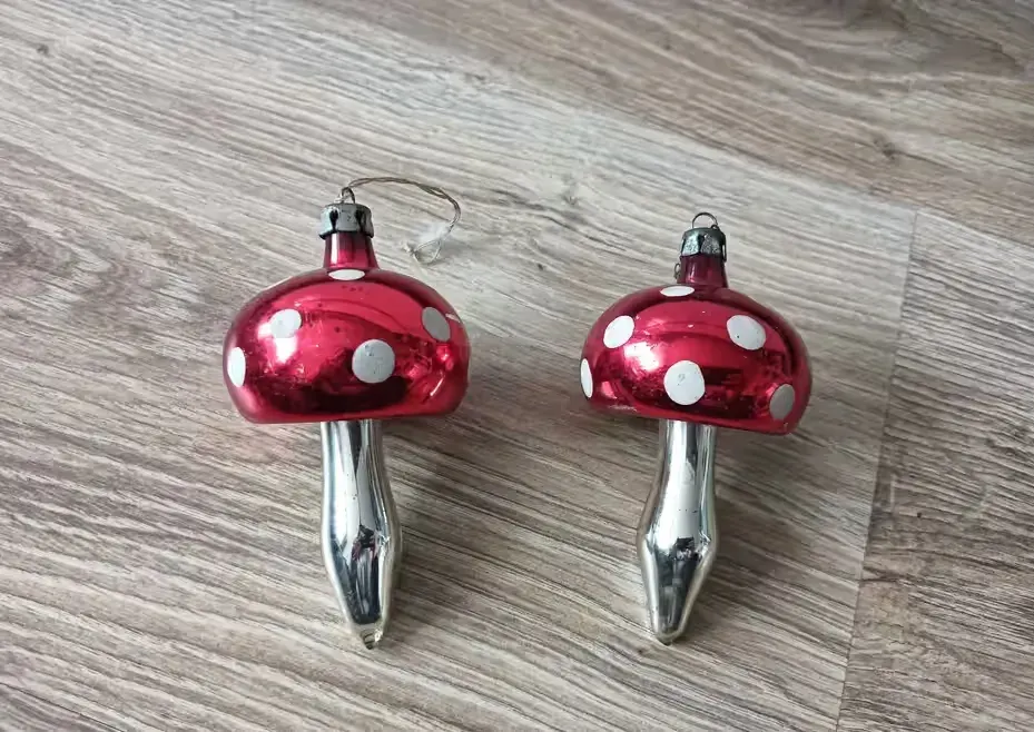 2x vintage bombki PRL muchomory grzybki szklane — praca twórcy Анатолій na Freshwall Marketplace