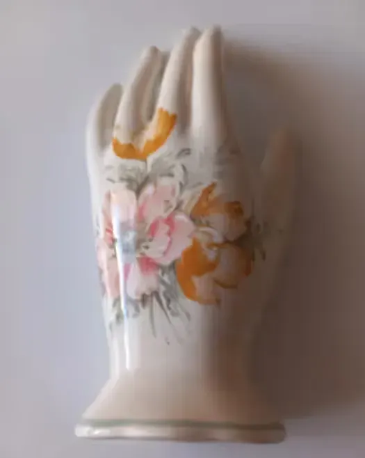 Angielska figurka dłoni  kobiety. — praca twórcy kasia na Freshwall Marketplace