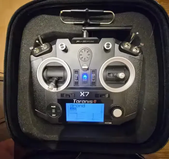 Aparatura zdalnego sterowania frsky taranis qx7 plus modół long range r9m — praca twórcy Sebastian na Freshwall Marketplace