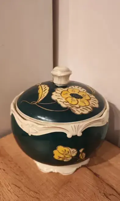 Bombonierka, porcelana , duża — praca twórcy Jenna na Freshwall Marketplace