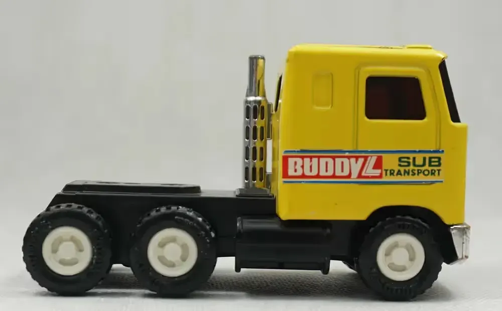 Ciężarówka BUDDY L z 1980 — praca twórcy Kinga na Freshwall Marketplace