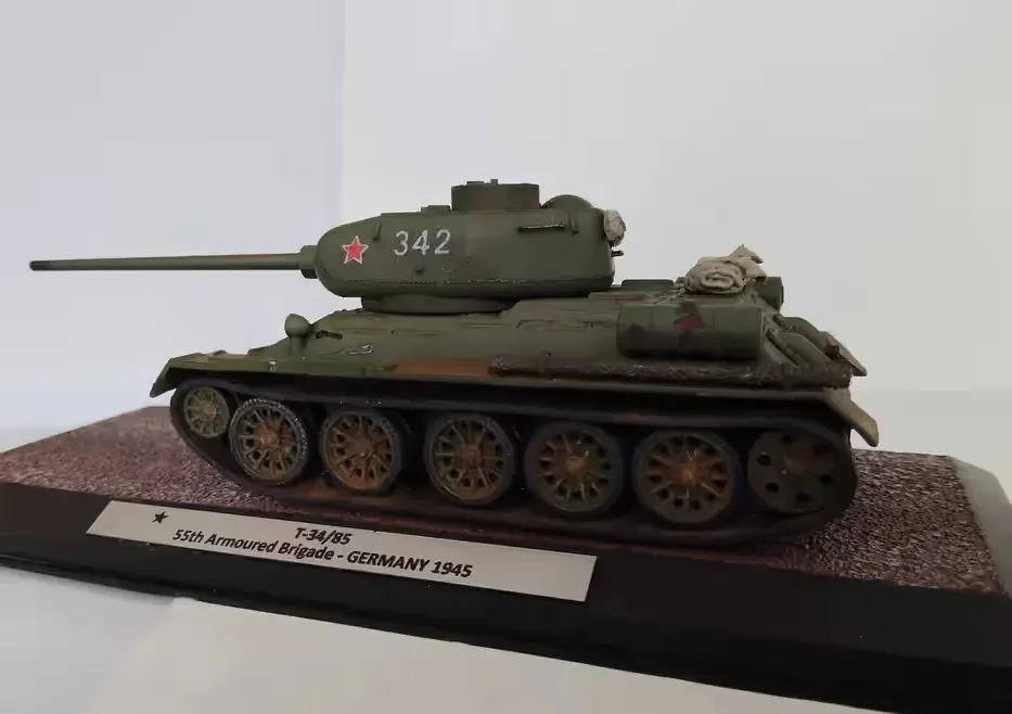 Czołg T34 - II Wojna Światowa  skala 1:43 — praca twórcy Pinio na Freshwall Marketplace