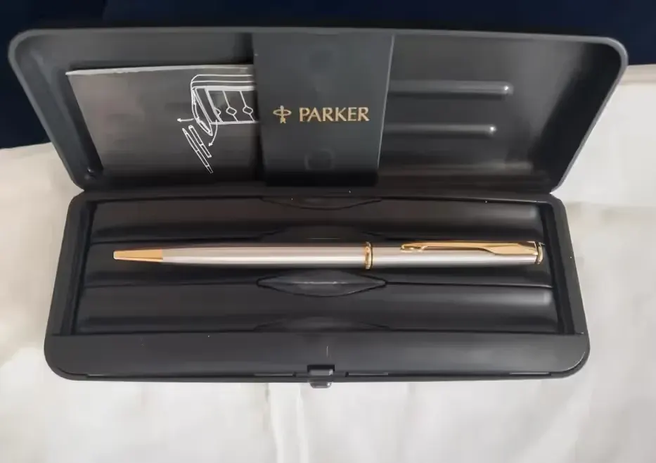 Długopis Parker Insignia s steel, złocone detale — praca twórcy Aleksandra na Freshwall Marketplace