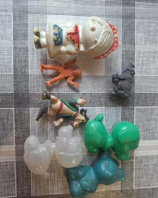 Figurki z okresu PRL. — praca twórcy Martyna na Freshwall Marketplace
