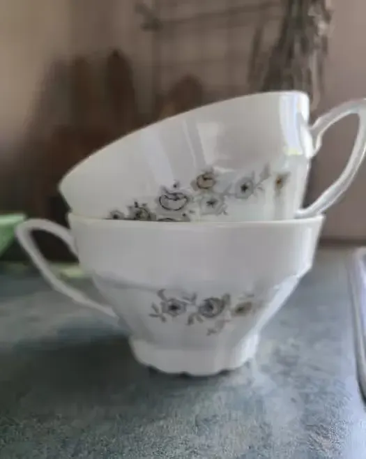 Filiżanka filiżanki Bogucice porcelana PRL vintage shabby chic kwiaty — praca twórcy Mati na Freshwall Marketplace