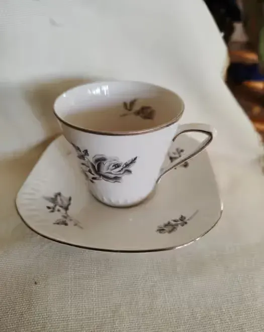 filiżanka z Zakładów Porcelany Stołowej „Wawel” — praca twórcy Beata na Freshwall Marketplace