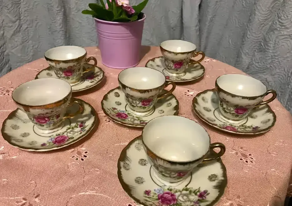 Filiżanki -  stara porcelana - 6 sztuk — praca twórcy Beata na Freshwall Marketplace