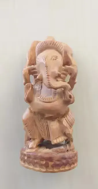 Ganesh drewniana figurka z Indii bożek szczęścia wykonany ręcznie. — praca twórcy Jolanta na Freshwall Marketplace