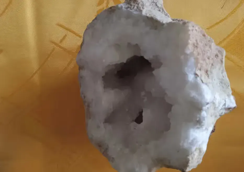 Geoda kwarcowa mineral — praca twórcy Viola na Freshwall Marketplace