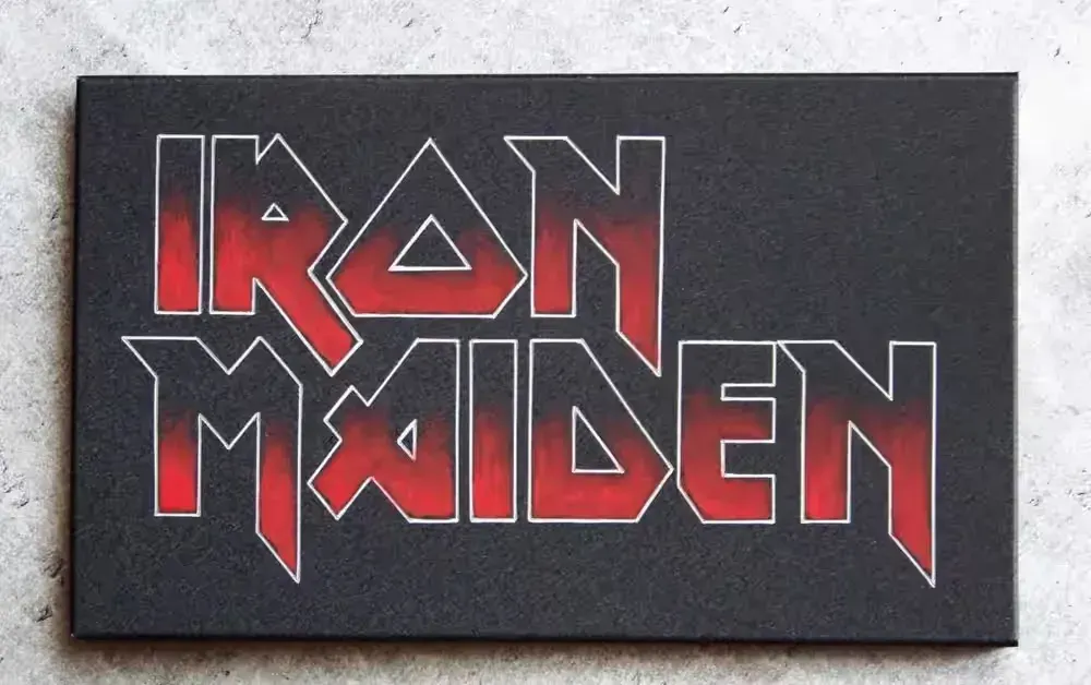 Iron Maiden Obrazek logo ręcznie grawerowane/malowane... Oryginalny prezent — praca twórcy Mariusz na Freshwall Marketplace