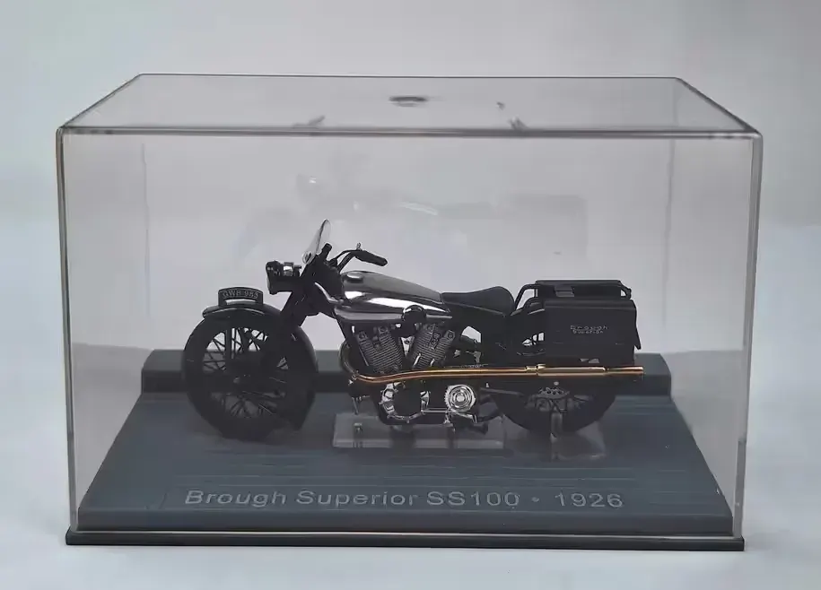 IXO Museum - BROUGH SUPERIOR SS100, plastikowa witrynka, skala 1:24 — praca twórcy Michał na Freshwall Marketplace
