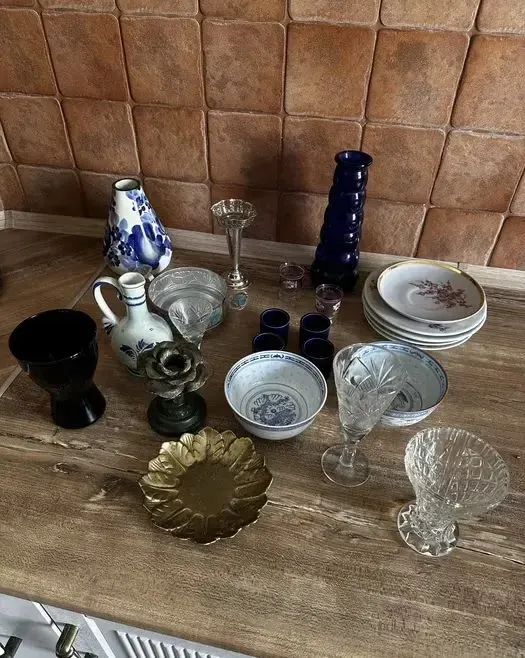 Różne antyki vintage — praca twórcy Dorota M. na Freshwall Marketplace