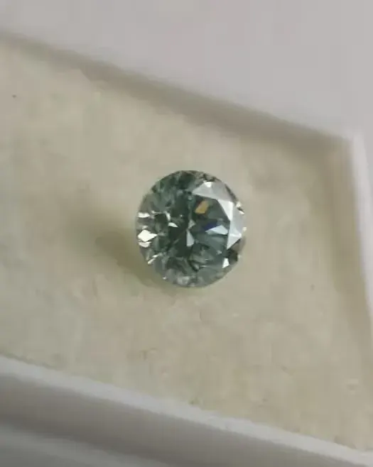 kamień Moissanite Excellent Fire — praca twórcy Oliwia na Freshwall Marketplace