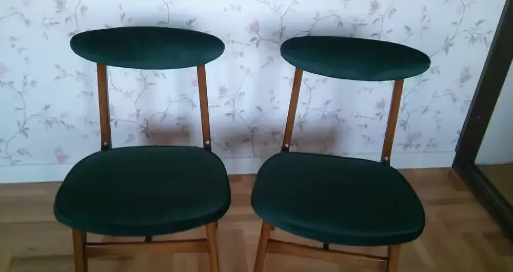 Krzesło Hałas.serduszko.biurko prl muszelki — praca twórcy Mateusz na Freshwall Marketplace