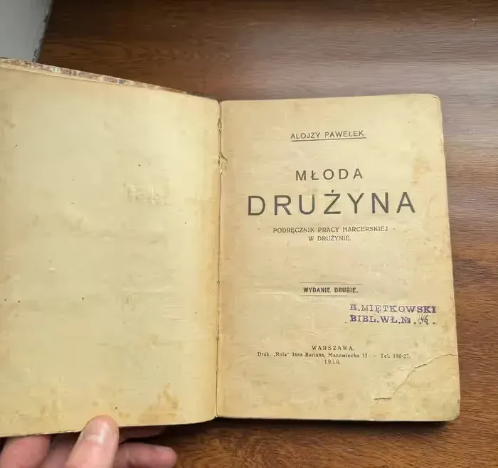 Książka Harcerska "Młoda drużyna" 1919r Warszawa — praca twórcy Michał StarocieMania na Freshwall Marketplace