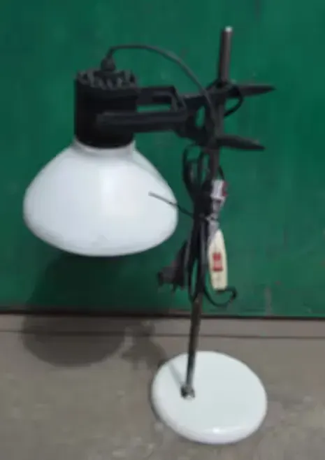 Lampka warsztatowa lampa biurkowa z prl — praca twórcy terenowka 4x4 na Freshwall Marketplace