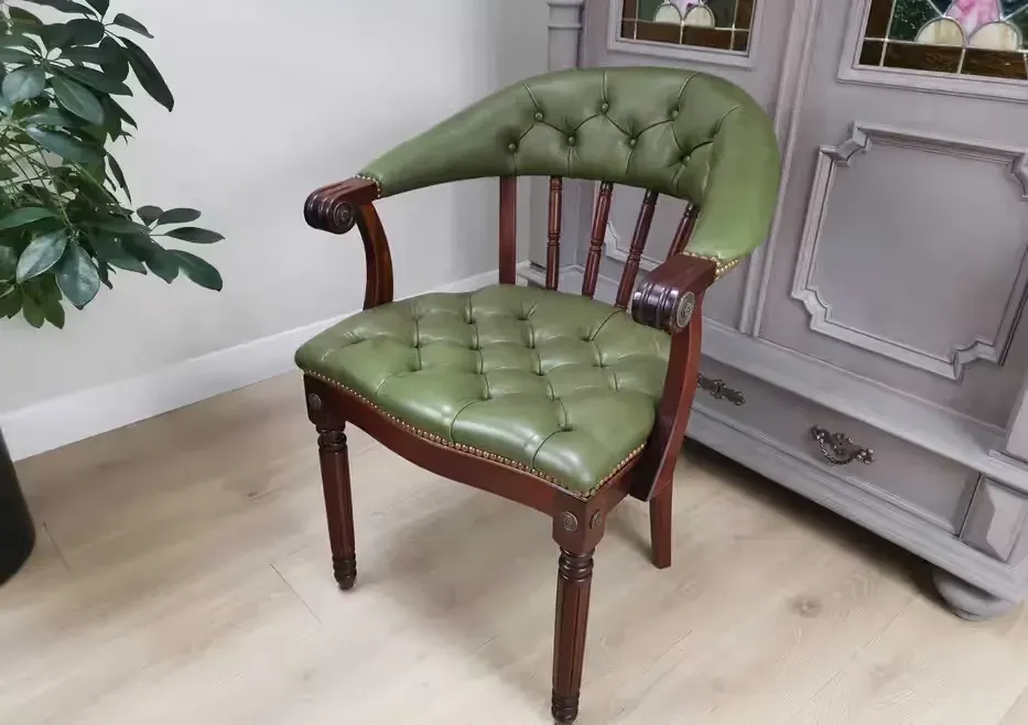 Mahoniowy Fotelik  chesterfield skóra 750/2025 — praca twórcy Jakub na Freshwall Marketplace