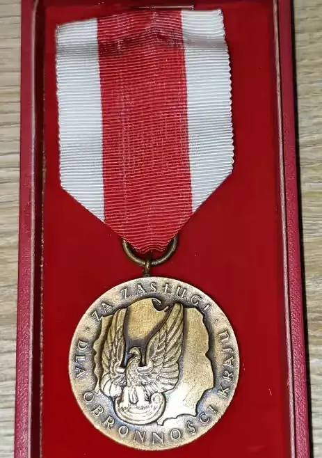 Medal Za Zasługi dla Obronności Kraju - Brązowy, PRL, Etui — praca twórcy Ela na Freshwall Marketplace