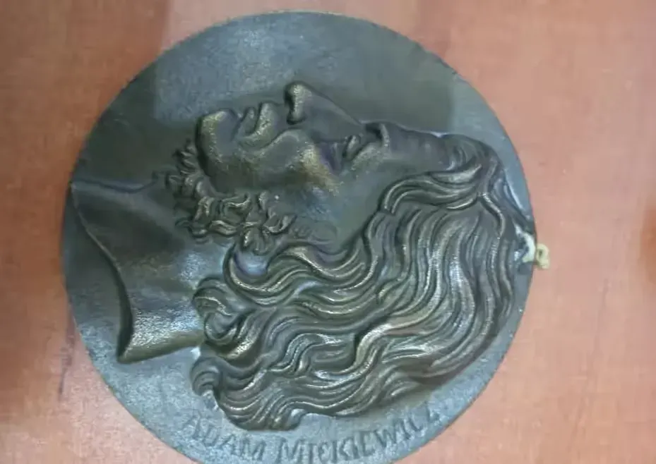 Medalion Adam Mickiewicz — praca twórcy Jacek na Freshwall Marketplace