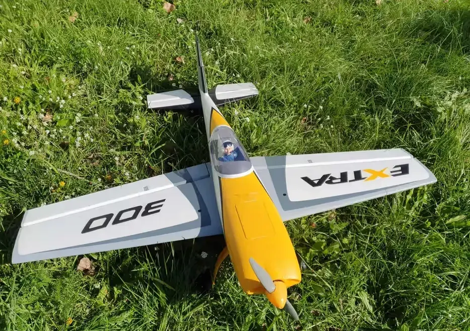 Model samolotu RC EXTRA 300 — praca twórcy Jacek na Freshwall Marketplace