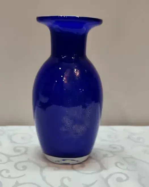 Niebieski Wazon Vintage - Szkło Warstwowe — praca twórcy M Szkiełko na Freshwall Marketplace