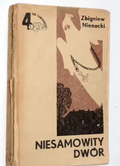Niesamowity dwór Pan Samochodzik 4 Zbigniew Nienacki Biała seria 1981 — praca twórcy RIIDII na Freshwall Marketplace