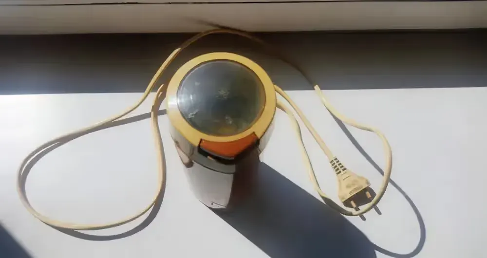 Niezawodny Młynek do Kawy Niewiadów Typ 630 | PRL | Vintage Design Klasyk — praca twórcy Patryk na Freshwall Marketplace