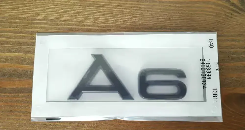 Nowy emblemat przyklejany znaczek A6 czarny logo czarne | srebrne — praca twórcy Marek na Freshwall Marketplace