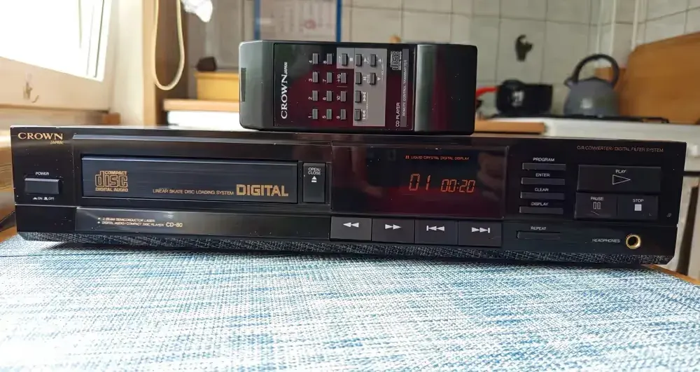 Odtwarzacz CD Crown cd-80 z pilotem — praca twórcy Witek na Freshwall Marketplace