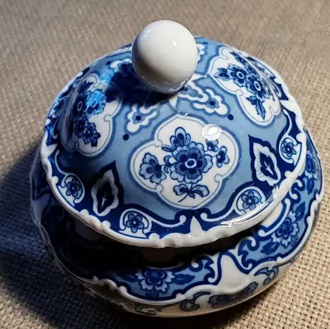 Okrągła porcelanowa bomboniera Wallendorf, kobalt — praca twórcy Krzysiek na Freshwall Marketplace