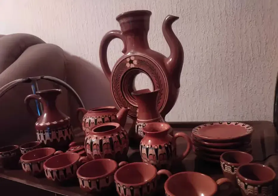 Oryginalny komplet bułgarski ceramiki z 1974 — praca twórcy Marta na Freshwall Marketplace