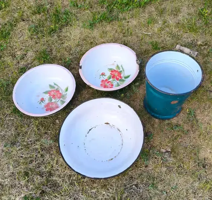 Pakiet - naczynia emaliowane z czasów PRL | Wiadro ZSRR | Miednice Korea Północna — praca twórcy Felicja na Freshwall Marketplace