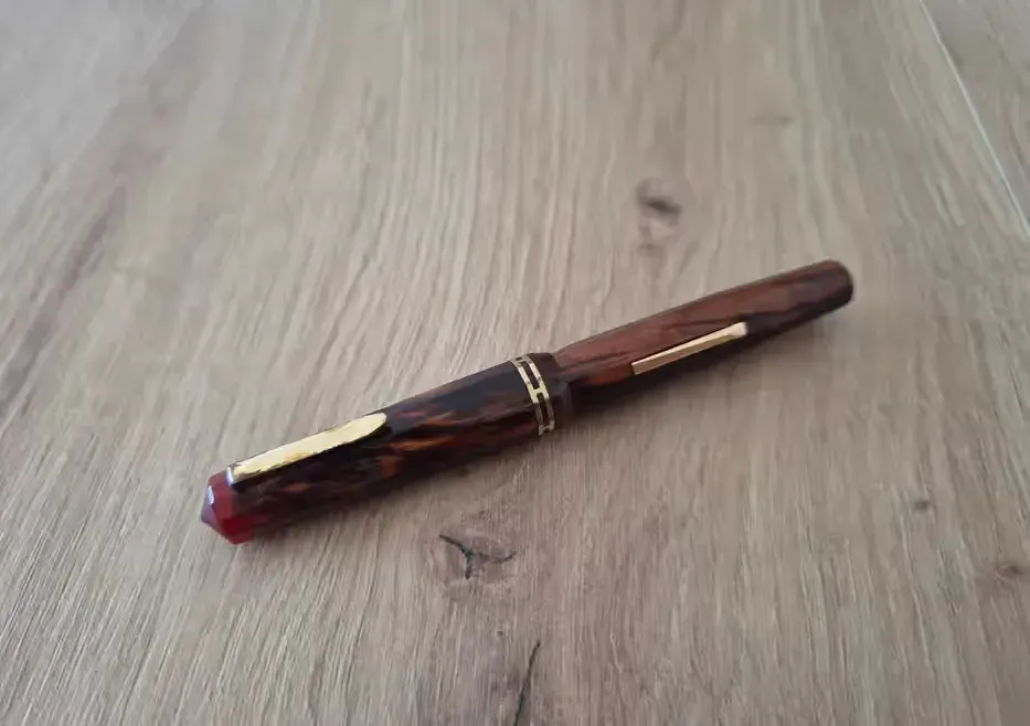 Pióro wieczne Wahl Eversharp Doric, Carnelian Pearl, Purse Pen, US, ca. 1934 — praca twórcy Marek na Freshwall Marketplace