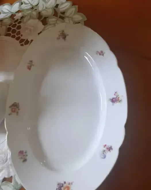 Podluzny porcelanowy talerz Cmielow motyw kwiatowy zloty brzeg — praca twórcy Danuta na Freshwall Marketplace