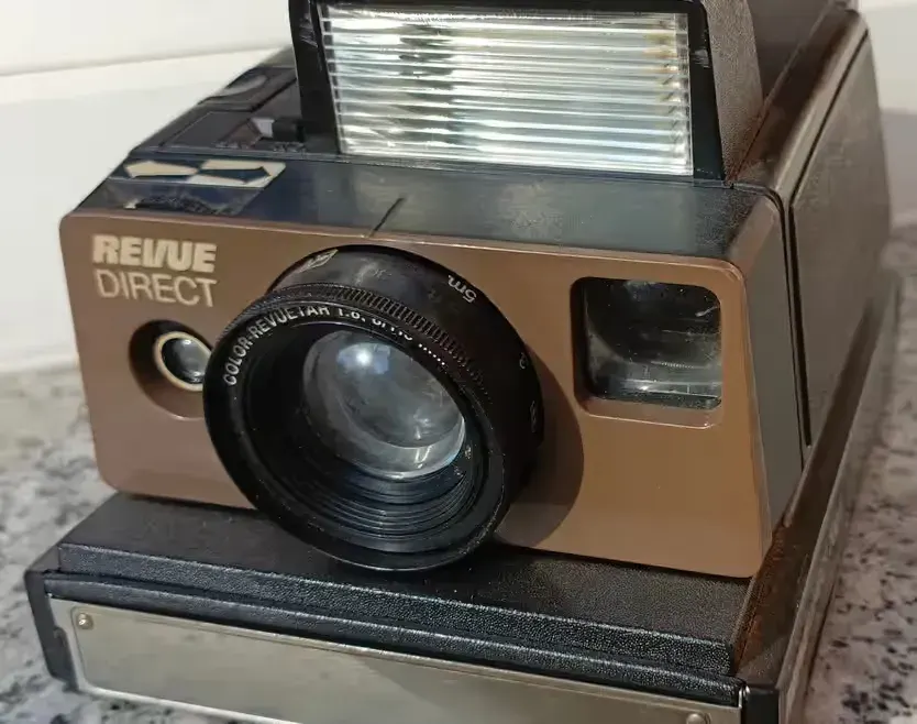 Polaroid z epoki. — praca twórcy Aadam i Ewa na Freshwall Marketplace