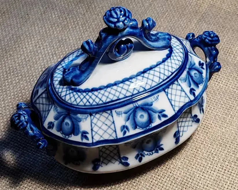 Porcelanowa bomboniera Ghzel, Rosja — praca twórcy Krzysiek na Freshwall Marketplace