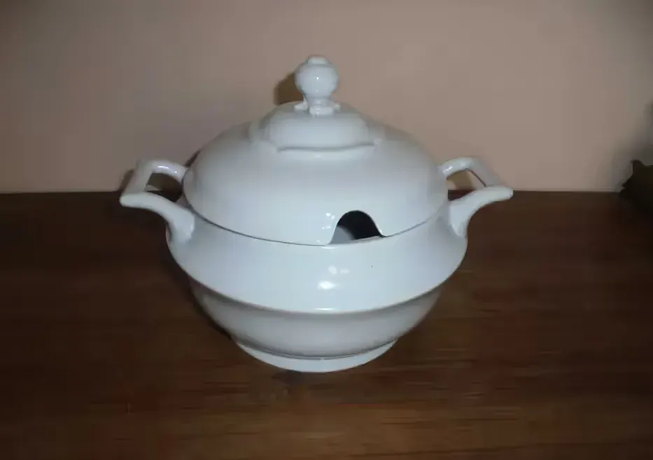 Porcelanowa duża waza z przykrywką-  zdobiona nr 1 — praca twórcy Waldek na Freshwall Marketplace