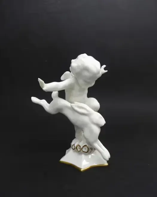 Porcelanowa figurka Putto — praca twórcy Galeria pod Łukami na Freshwall Marketplace