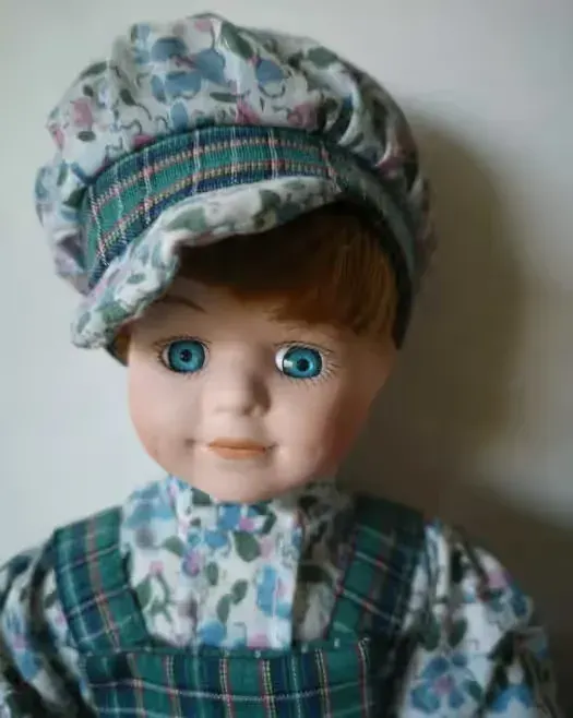 porcelanowa lalka chłopiec Vintage — praca twórcy Ola na Freshwall Marketplace