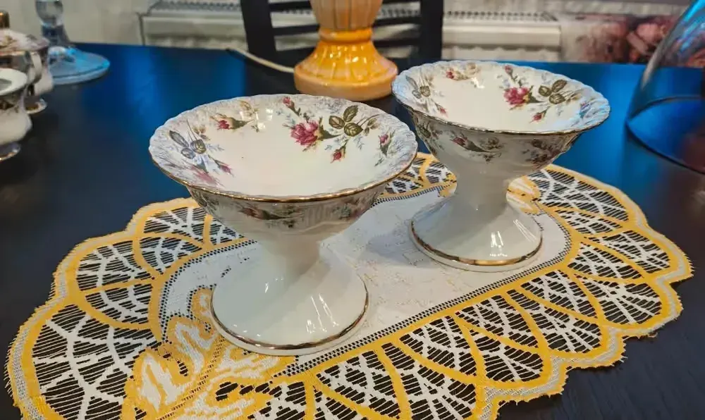 Porcelanowe pucharki Chodzież Iwona — praca twórcy Mateusz - Retro Nostalgia na Freshwall Marketplace