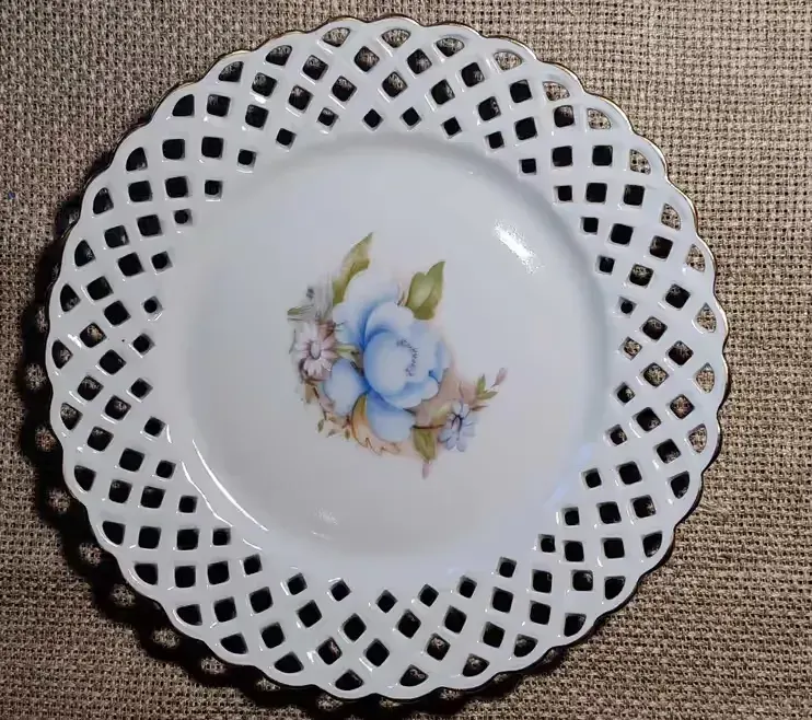 Porcelanowy ażurowy talerzyk, patera — praca twórcy Krzysiek na Freshwall Marketplace