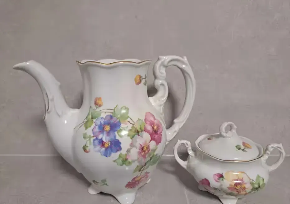 Porcelanowy dzbanek i cukiernica Karolina — praca twórcy Paulina na Freshwall Marketplace