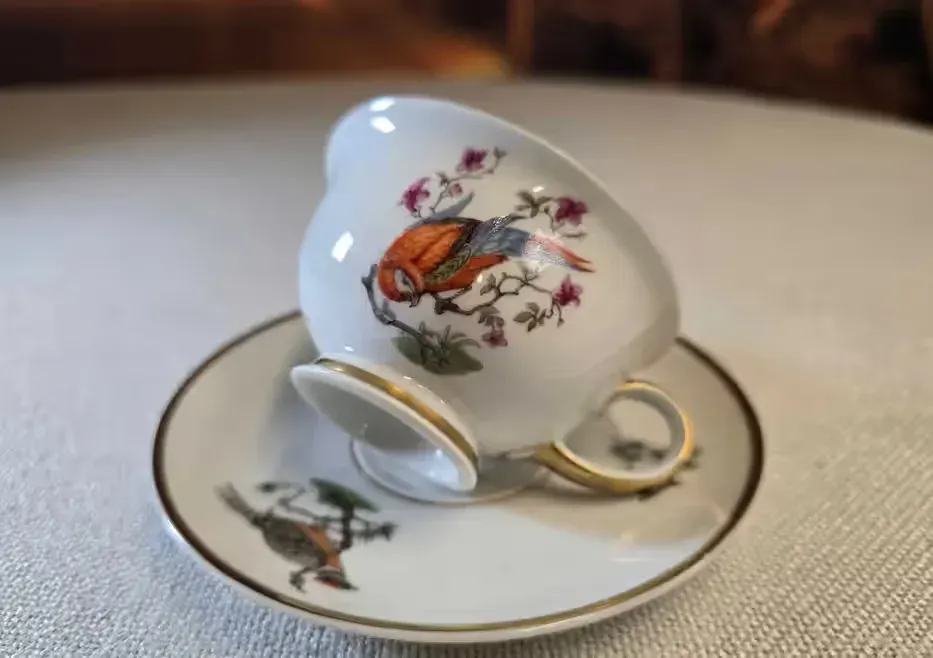 Porcelanowy zestaw śniadaniowy Duo firmy Rosenthal Aida — praca twórcy Marta na Freshwall Marketplace