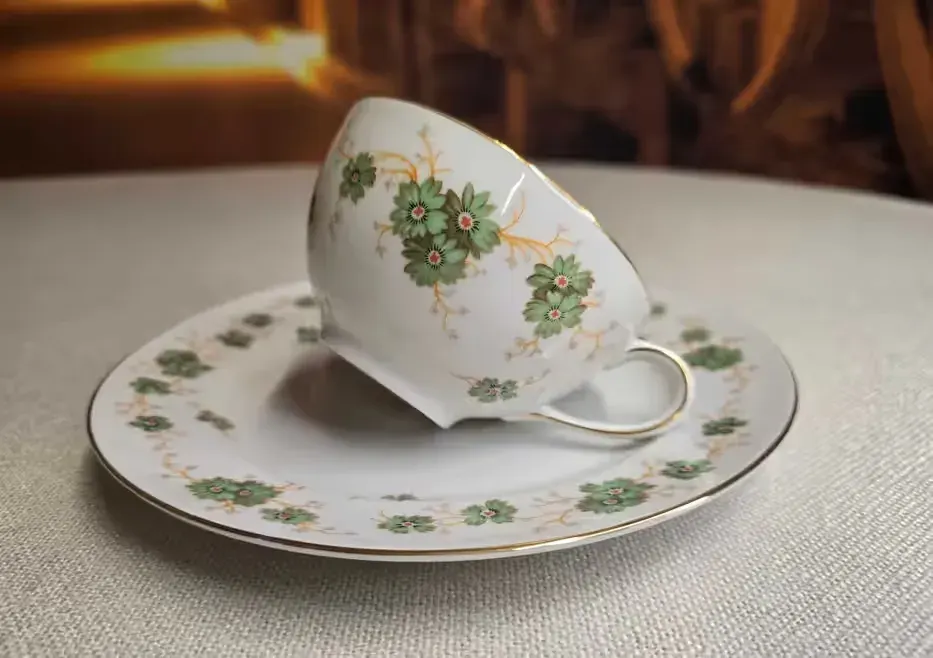 Porcelanowy zestaw śniadaniowy Duo firmy Thomas — praca twórcy Marta na Freshwall Marketplace