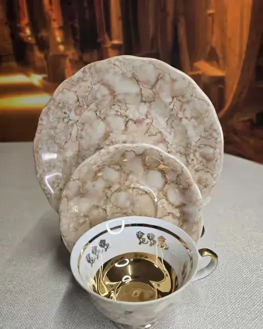 Porcelanowy zestaw śniadaniowy Trio firmy Karolina — praca twórcy Marta na Freshwall Marketplace