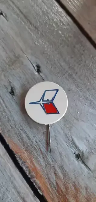 Przypinka prl PLL LOT — praca twórcy Łukasz na Freshwall Marketplace