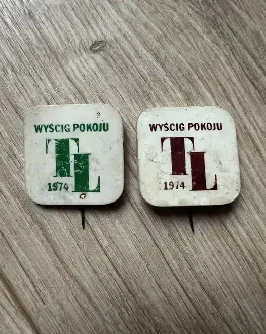 Przypinka wyscig pokoju 1974 zielona i czerwona — praca twórcy okleja.tomasz na Freshwall Marketplace