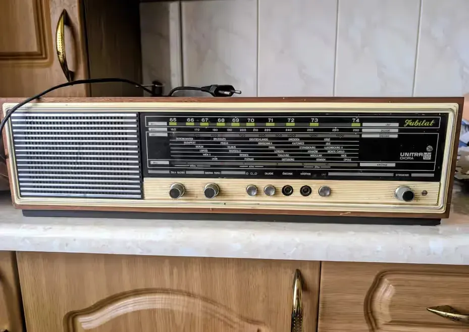 Radio Jubilat Unitra Diora — praca twórcy Ana na Freshwall Marketplace