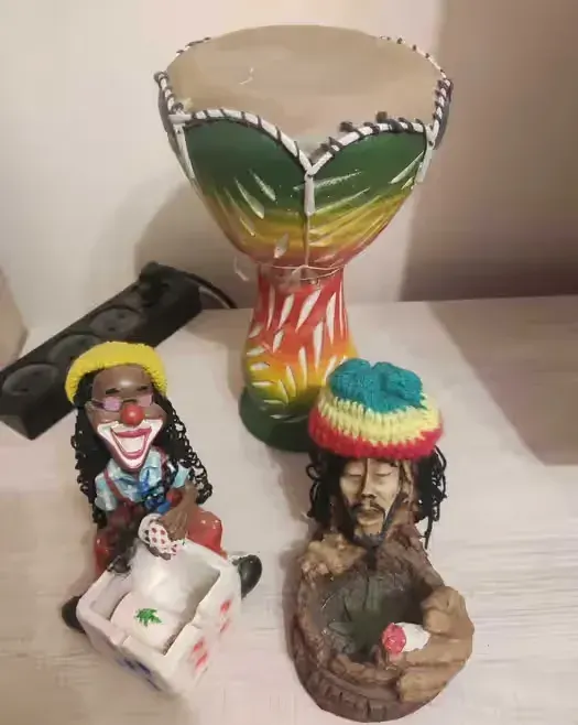 Rasta gadżety - popielniczka, grinder, bębenek — praca twórcy Michał na Freshwall Marketplace